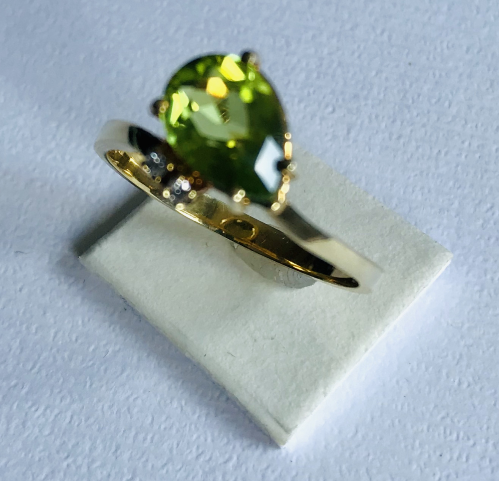 Perydot Ring Tropfenform